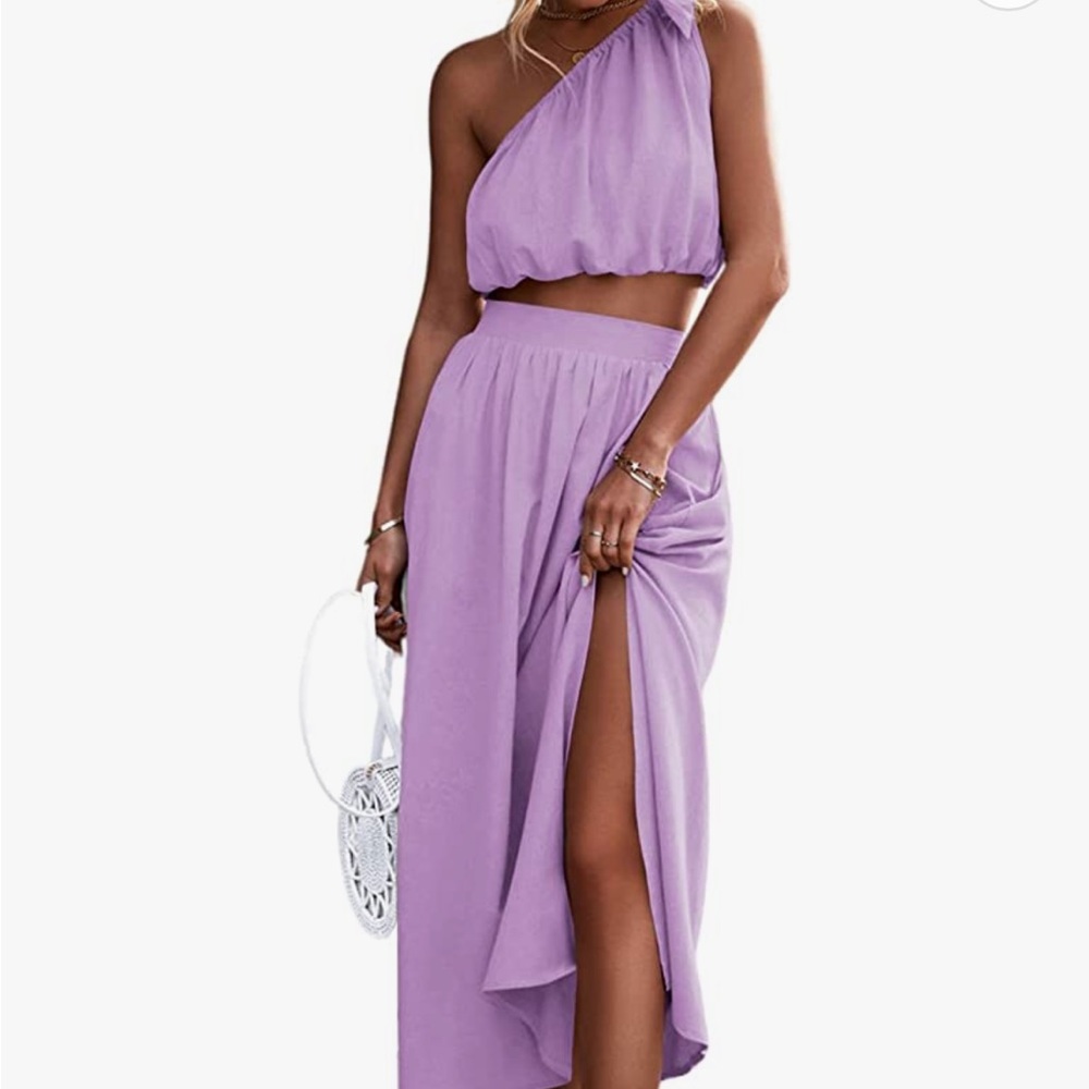 Women’s two piece skirt/top. Purple. Large